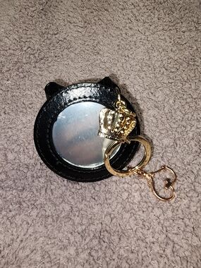 NWOT $20 Juicy Couture Compact Mirror Keychain with Gold Crown Charm